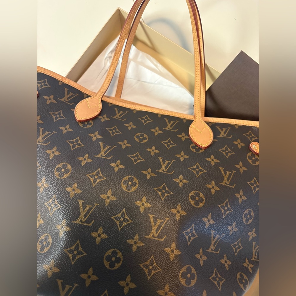 Authentic Louis Vuitton Nevergull MM monogram bag
Pre-owned/Like new - Picture 3 of 16